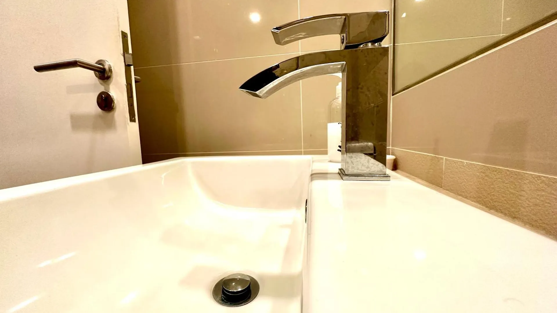 Roomy Suites @One Bukit Ceylon Kuala Lumpur 0*,